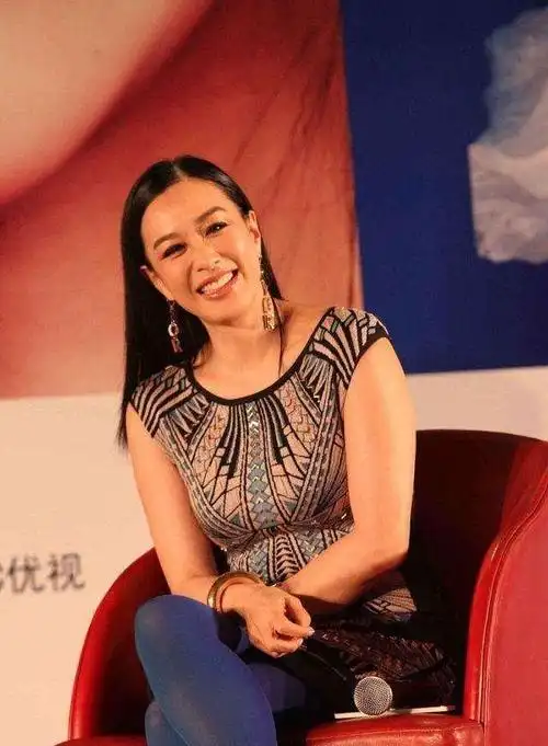 "亿万富婆"钟丽缇:3个女儿2个爹,52岁还想为老公生儿子