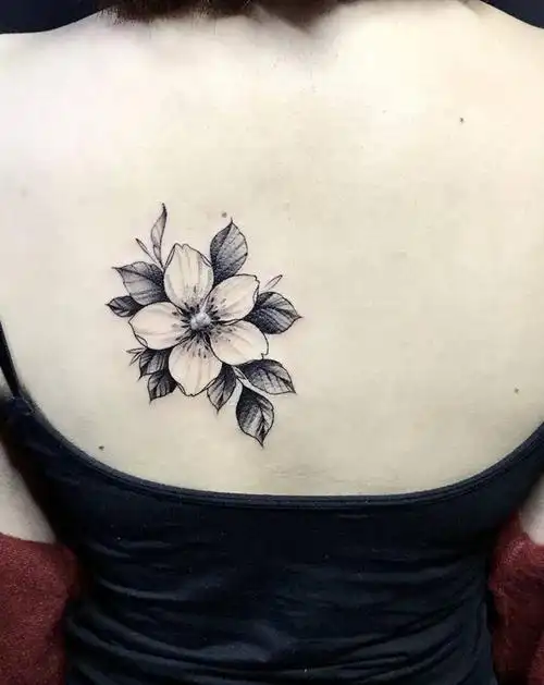 素花纹身图片_背部新传统纹身图案