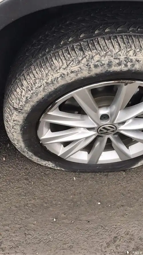 2017途观丝绸之路轮胎爆了