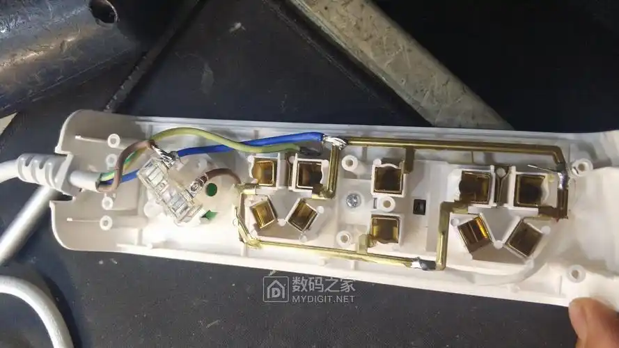 七块多的排插拆解