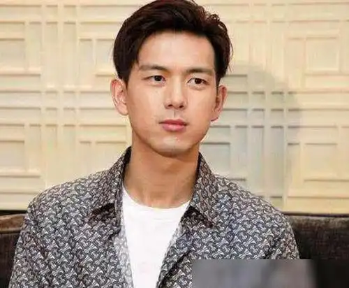 难得一见李现短寸黄发,照片流出的那刻,网友:还我韩商言!