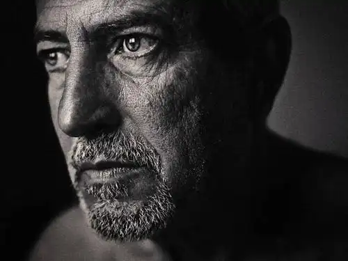 西方人,成年人,中年人,老年人,脸,头,脸颊,一个人,横图,黑白,特写