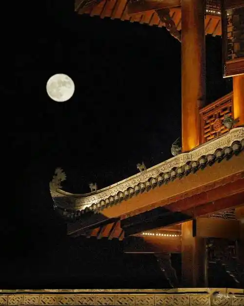 中秋圆月至一轮洪江上空的明月惊艳了朋友圈