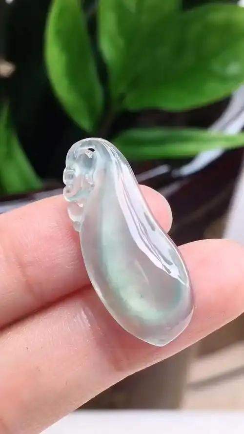 冰润满绿福瓜翡翠挂件242