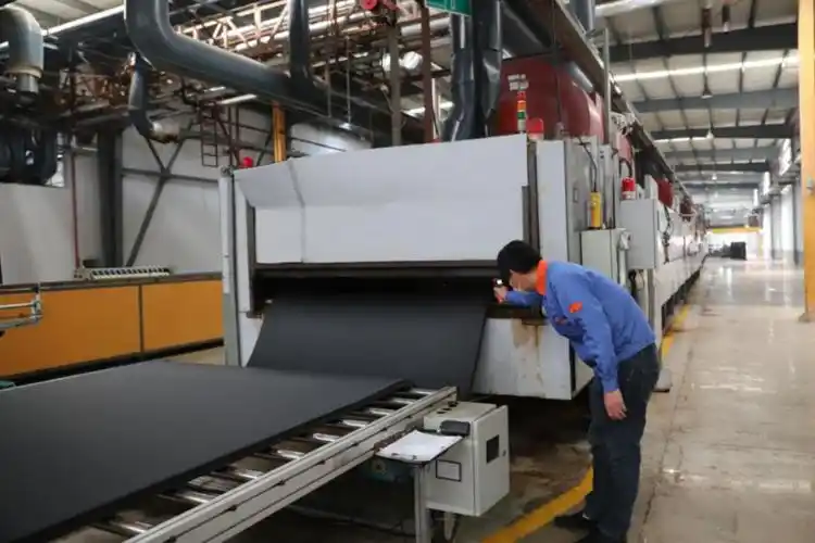 材料全市第一批批准复工复产的企业,排除重重困难,集中工人到工厂复工