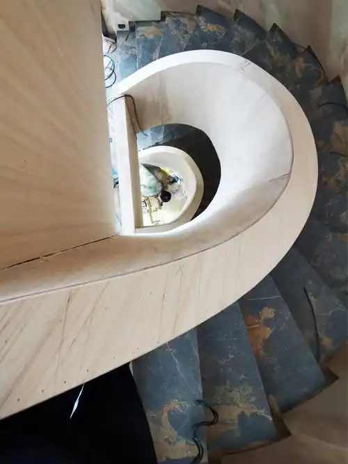 别墅弧形旋转楼梯