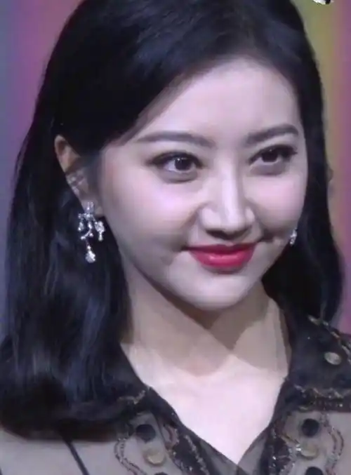 景甜直播被指发福,粗腿堪比刘亦菲,网友:这不是圆润,这就是胖_张继科