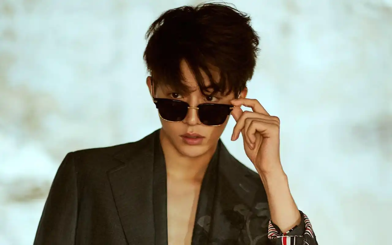 韩国男星南柱赫时尚帅气写真唯美桌面壁纸下载