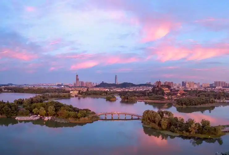 你好这里是江苏镇江长江与大运河交汇之地