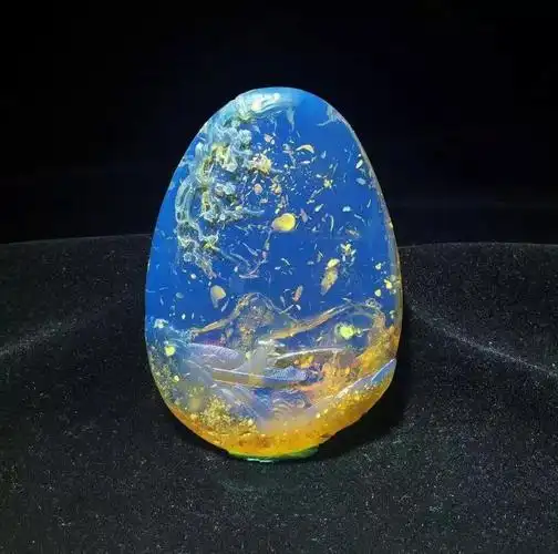 蓝珀琥珀里最神秘的那抹蓝