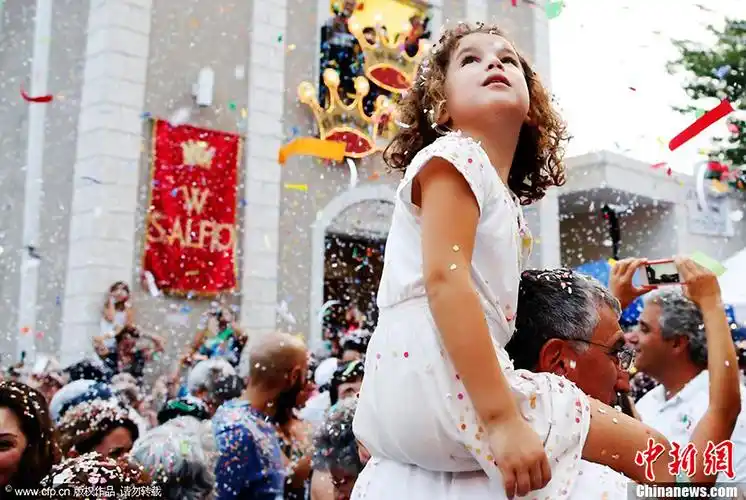 三圣代表圣父,圣子和圣灵三位一体,该节日是基督教重要的节日之一.