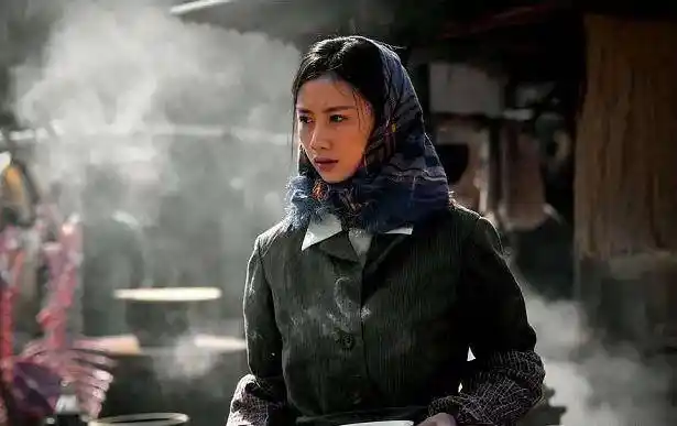 在电视剧《青春抛物线》中,她扮演了明洋学院排球队的中流砥柱盛芷