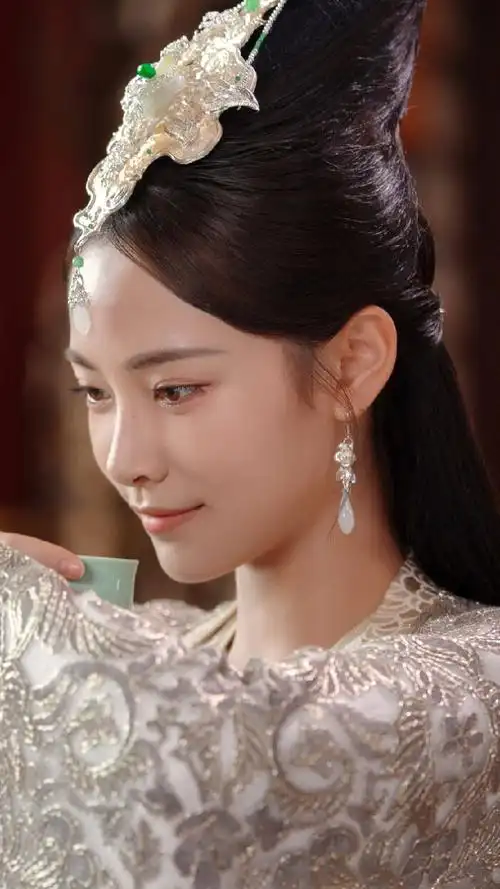 p>许佳琪(kiki),1995年8月27日出生于浙江省台州临海市,中国内地流行