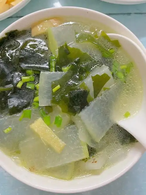 我妈夏天常做的冬瓜海带汤鲜美又低脂