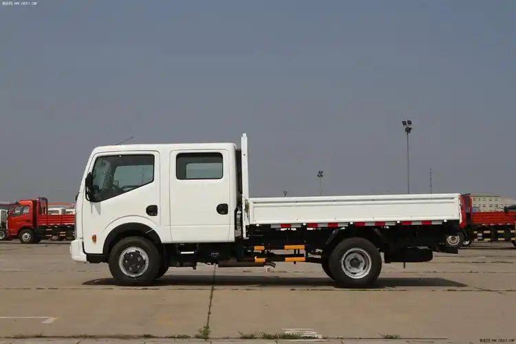 东风 凯普特n300 130马力 栏板式 双排 轻型载货车 eq1040d9bdd