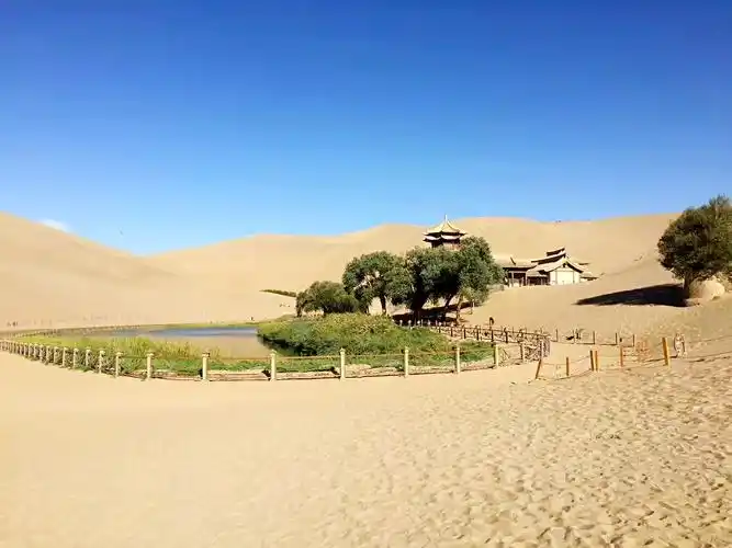 月牙泉景区(青海月牙泉景区)