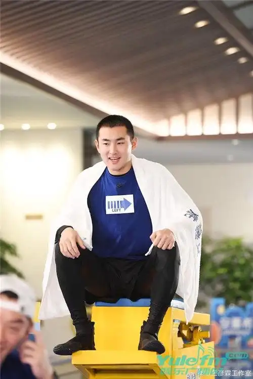 《奔跑吧》第三季爆笑开播 非洲之星王彦霖喜提"垃圾王中王"称号