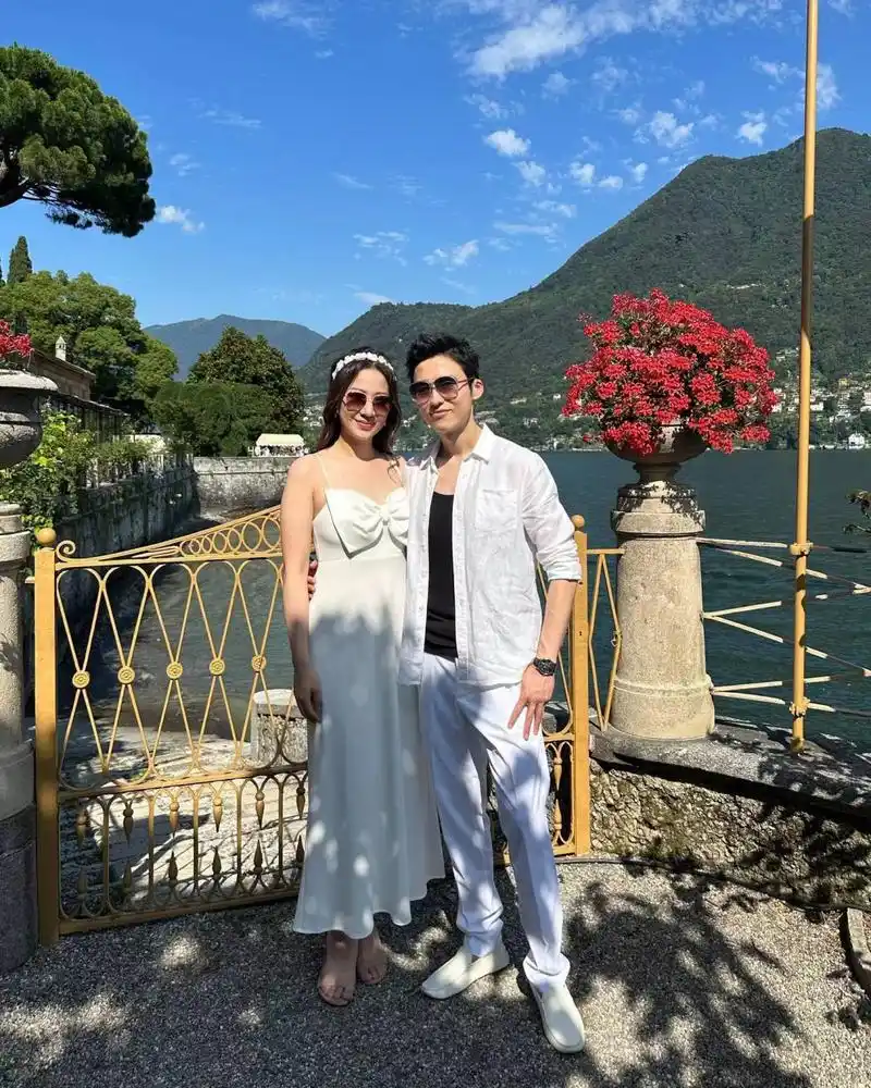 汪圆圆跟老公蔡加赞在去意大利参加姐姐汪诗诗和姐夫甄子丹结婚20