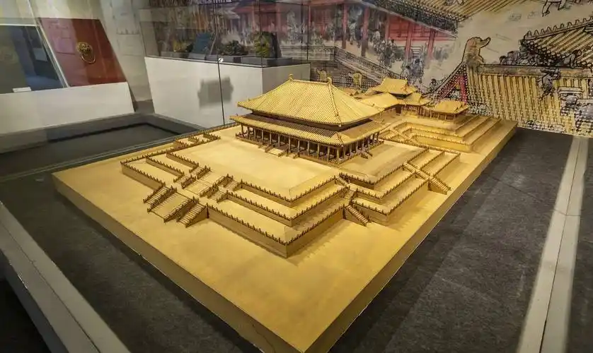 在蒙古语中意为"汗城",即可汗的居所,这是元朝时蒙古人对大都的别称