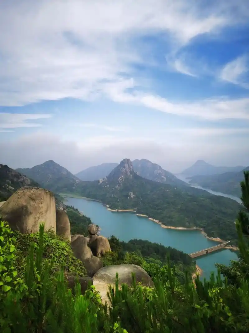 大罗山地处温州市区东南部,海拔707米.