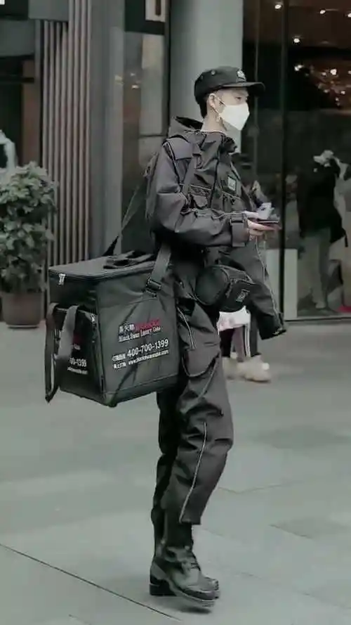 黑天鹅外卖员身高在180以上必须会双语