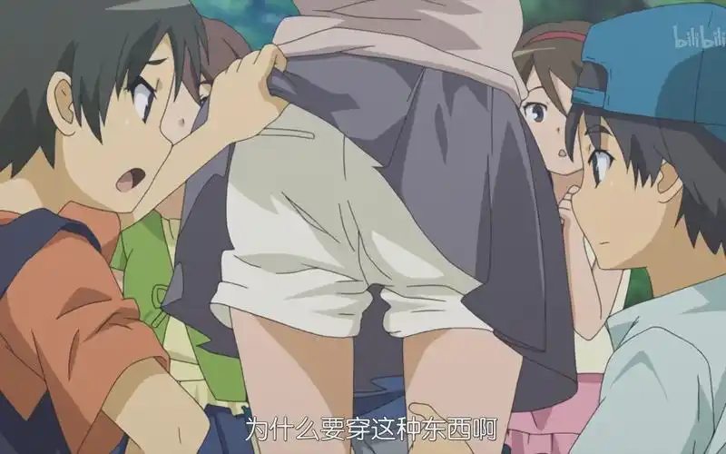 前方高能动漫中的掀裙子