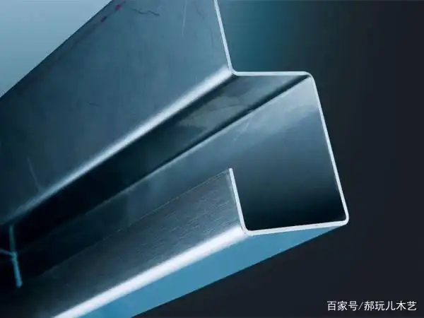 门套,制作收口线,地脚线时需要进行折弯,折弯大致分为:刨槽折弯(折弯