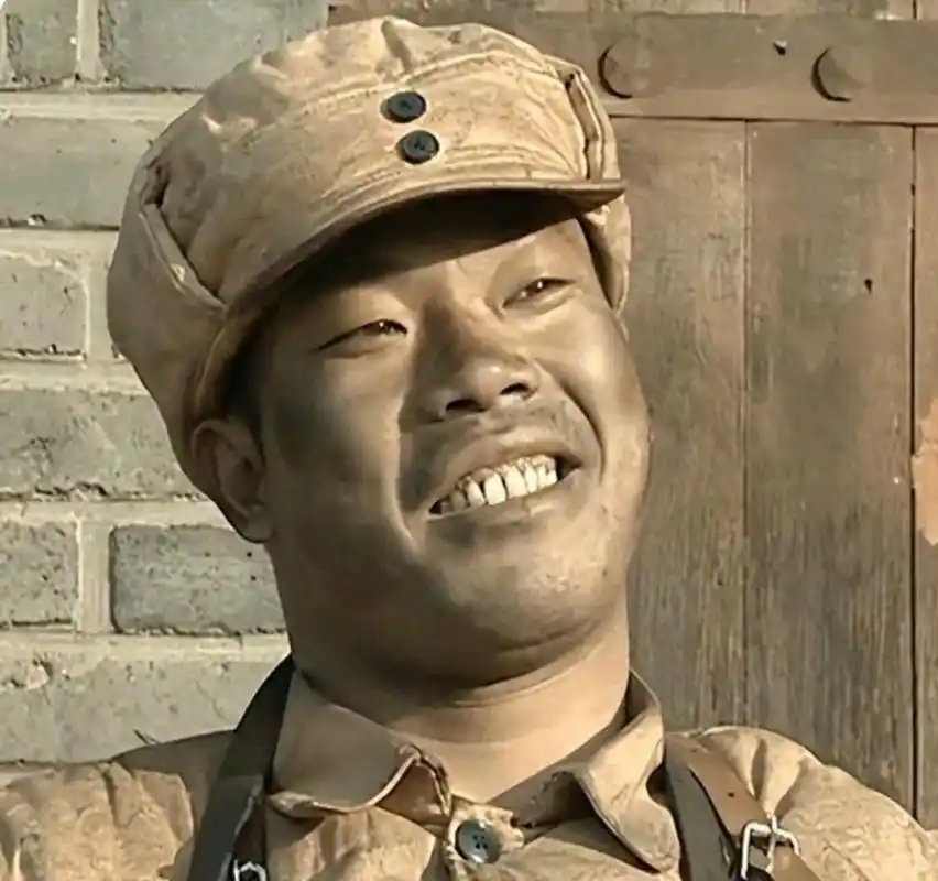 历史老照片: 《亮剑》中经典片段"有胜阅兵"的一组截图. 这一幕可谓是