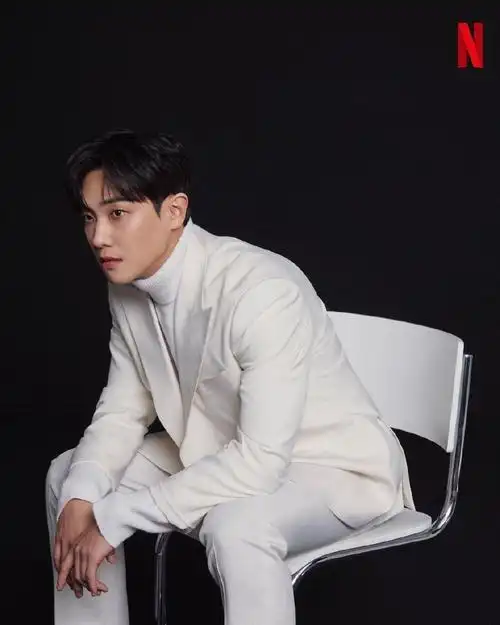 时隔四年多李准终于又重新上剧了03退伍不发面举铁不上脸