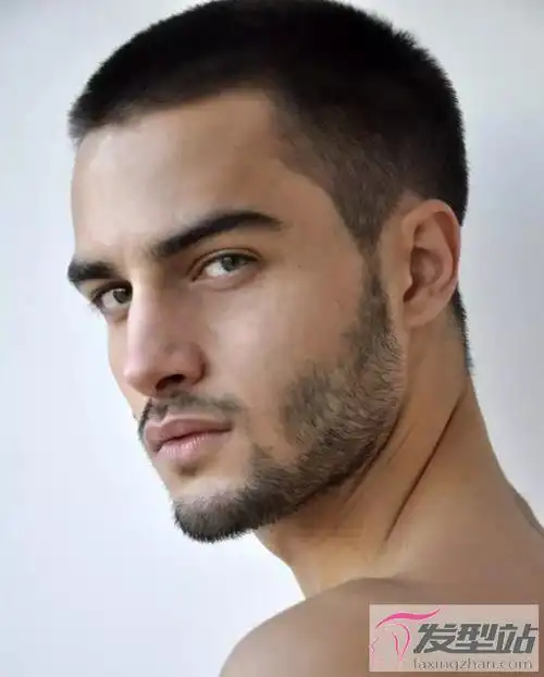 寸头怎么剪好看 酷帅的男生寸头这么剪_发型站_最新流行发型设计发型