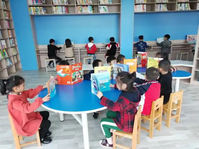 与书交友——平潭第二实验小学读书节活动之"小小书童进图书馆阅览室"