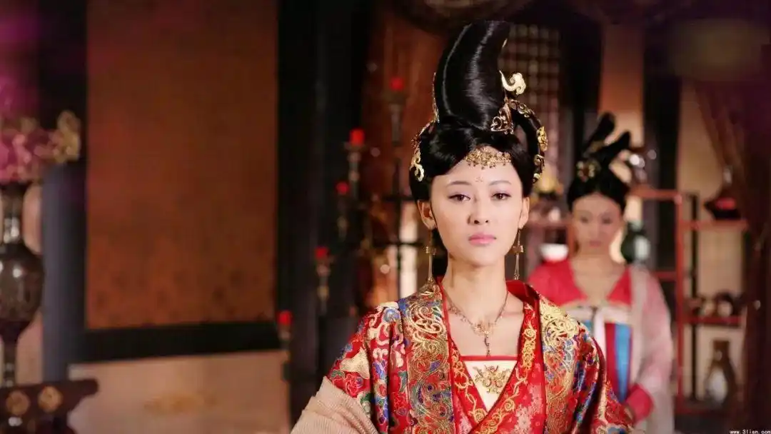 唐朝第一美人的百鸟裙奢华无比如今的国内外名人还在模仿