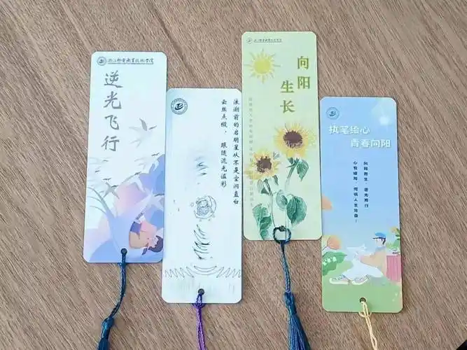 青春向阳"心理文创设计大赛,经过近一个月的组织与宣传,共有书签,徽章