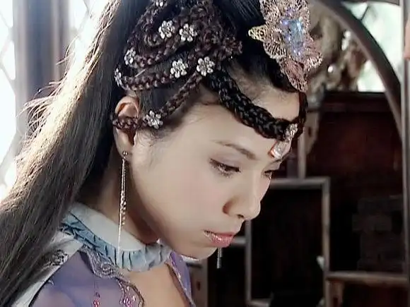 2,郭婷婷——拜玉儿热情坚强,外向活泼,行事独立果断,承袭家传的一手