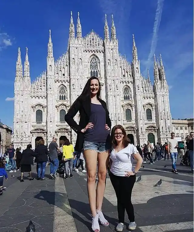 另外值得一提的是,据悉,李辛娜这个身高已经成为俄罗斯最高的女人,不