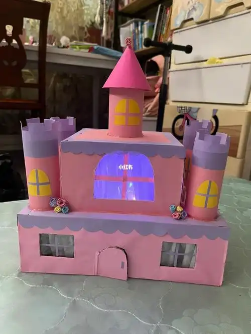 幼儿园纸箱城堡