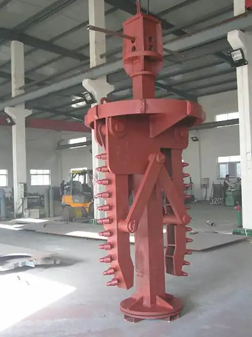 (1)下钻前应观察旋挖机钻头与钻杆连接方头销是否牢固,切削齿是否