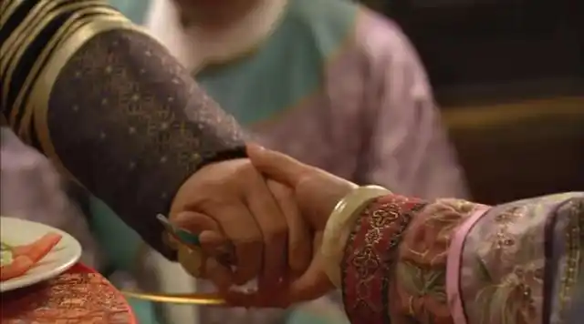 甄嬛传沈眉庄离世前为何戴上雍正送的玉镯原因让人感动落泪