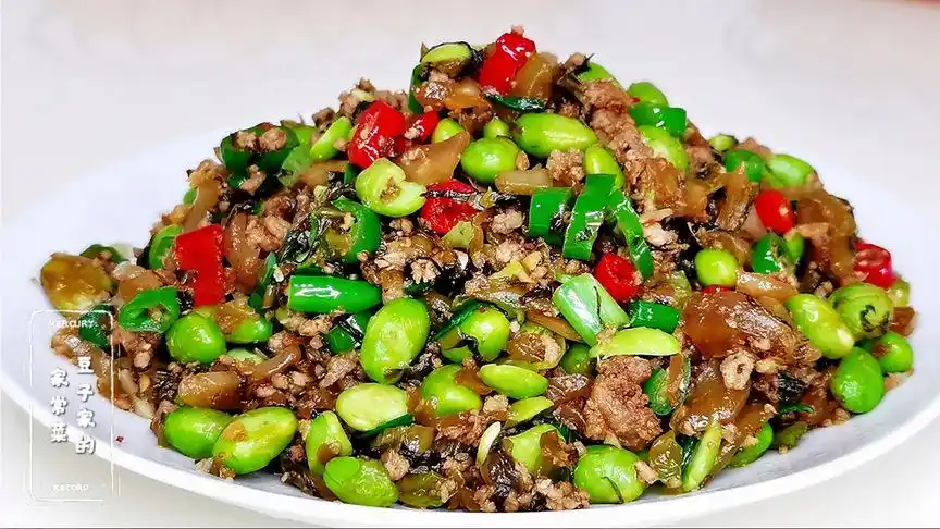 毛豆炒酸菜,一道经典的开胃小炒,香辣可口,好吃下饭