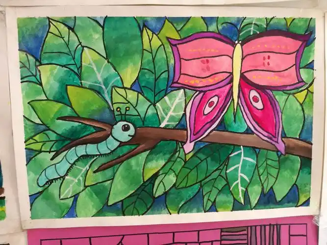 秀山二小美术社团《毛毛虫和蝴蝶的故事》