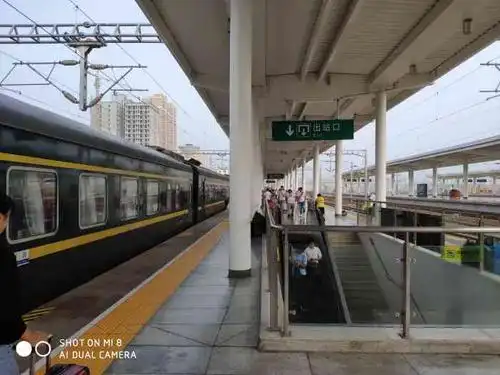 开封火车站-"不是一般的脏啊,人多垃圾多,而且特别丑!