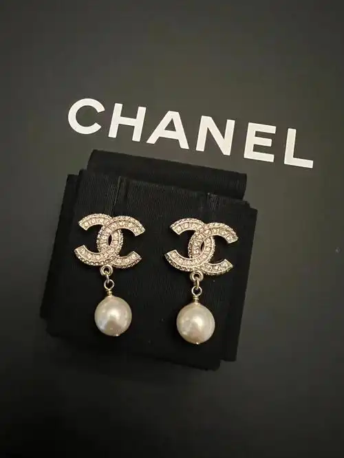 chanel经典珍珠耳环