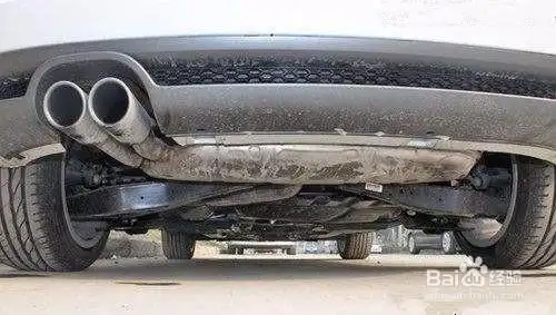 安装准备好的汽车排气管,并对接口处进行密封性处理,保证排气系统的