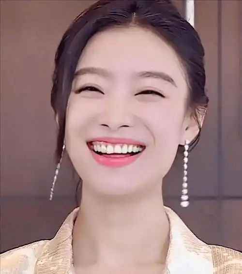 天生"狐狸眼"的3位女星,妩媚灵动,个个都是绝色美女