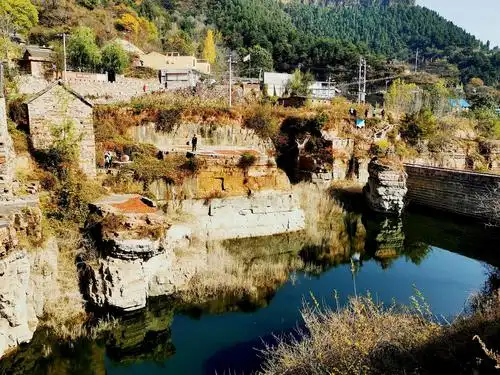 辉县上腊江,凤凰古寨上看三郊口水库.