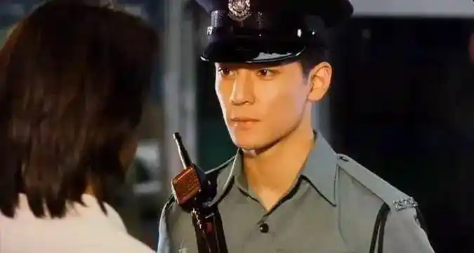 46岁吴彦祖近照曝光,和女星合影发际线后移,撞脸演员倪大红_孙俪_岁月