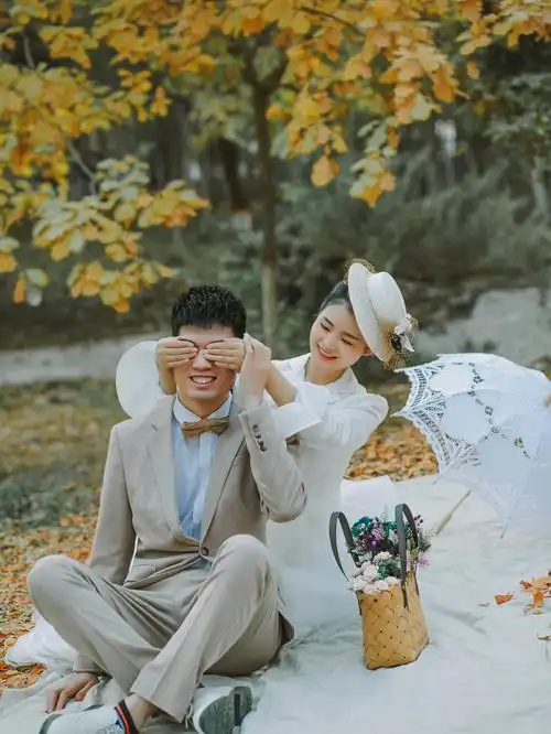 秋天把爱包围让我谈一场永恒的恋爱吧