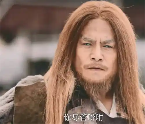 同是金毛狮王谢逊双目失明:旧版谢逊靠人工翻白眼,新版带美瞳!