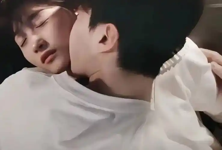 关晓彤初次上演床戏,和范丞丞摸脸亲吻,这尺度鹿晗正提刀赶来!