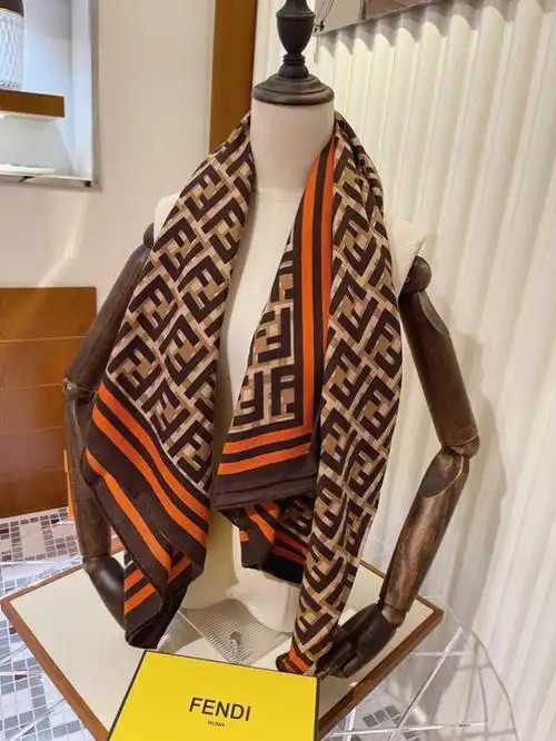 不挑年龄复古字母f真丝羊绒围巾